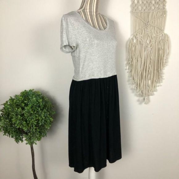 3/$25 Cupio Med. gray and black dress stretch top - Picture 2 of 6